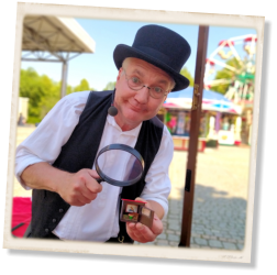 Flohzirkus Freddy auf dem Hugo-Haase Jahrmarkt